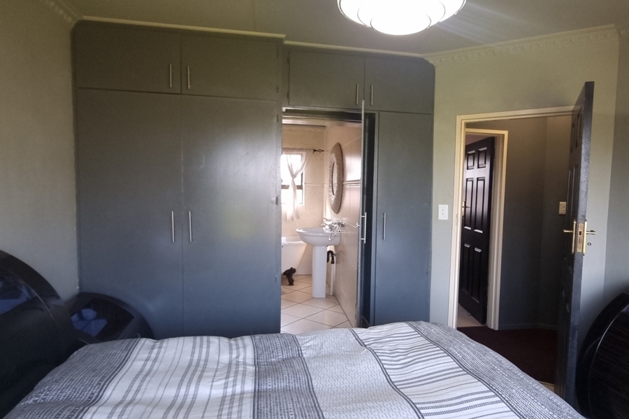 4 Bedroom Property for Sale in Sunnyridge Eastern Cape